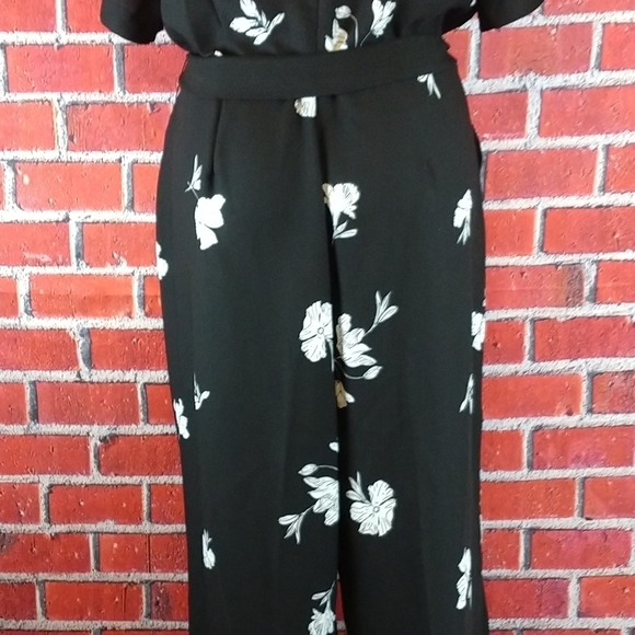 Vince Camuto Floral Jumpsuit - Picture 12 of 14